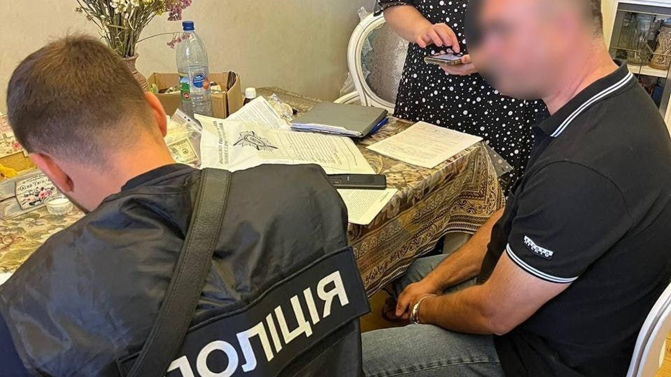 Вкрав гроші з "повітря": в Одесі затримали посадовця міськради - 290x166