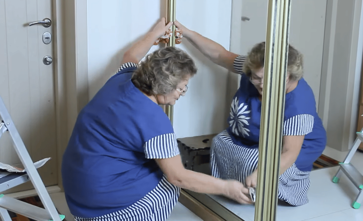 Очистка зеркала зубной постой