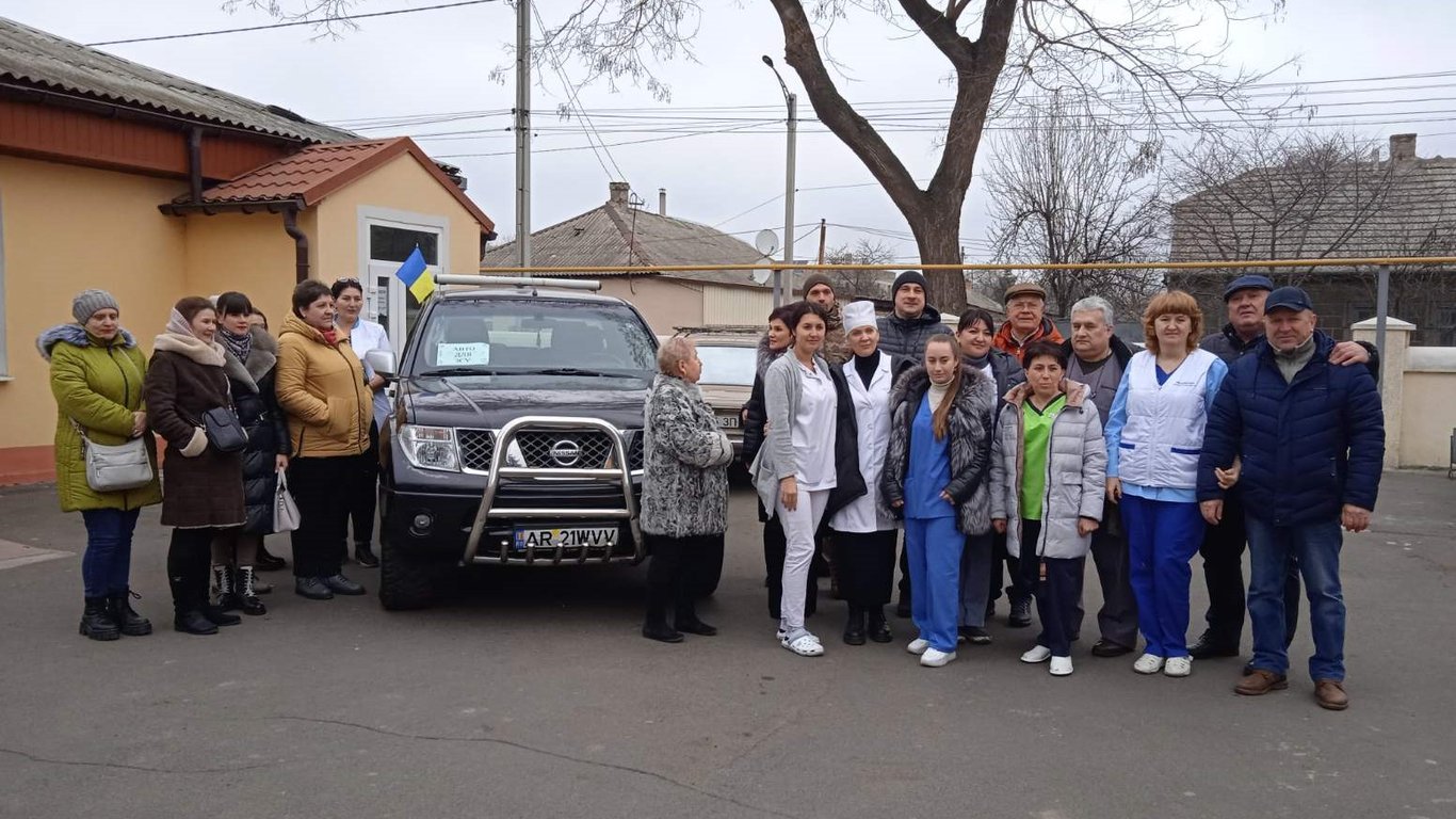 Медики Одещини передали позашляховик на фронт українським бійцям