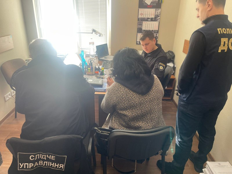 посадовиця збагатилась на ремонті футбольного поля