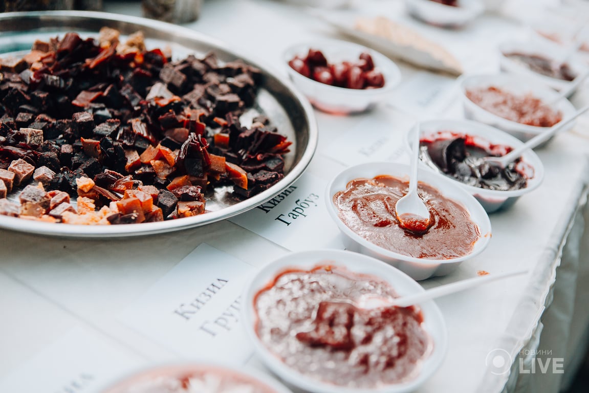 Весенний вернисаж в ботаническом саду Киева