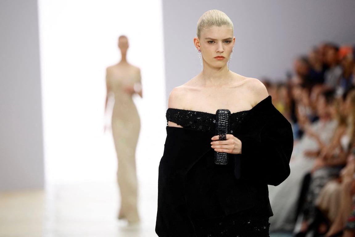 Самотня та безтурботна: Шакіра навідалась на fashion-показ - фото 6