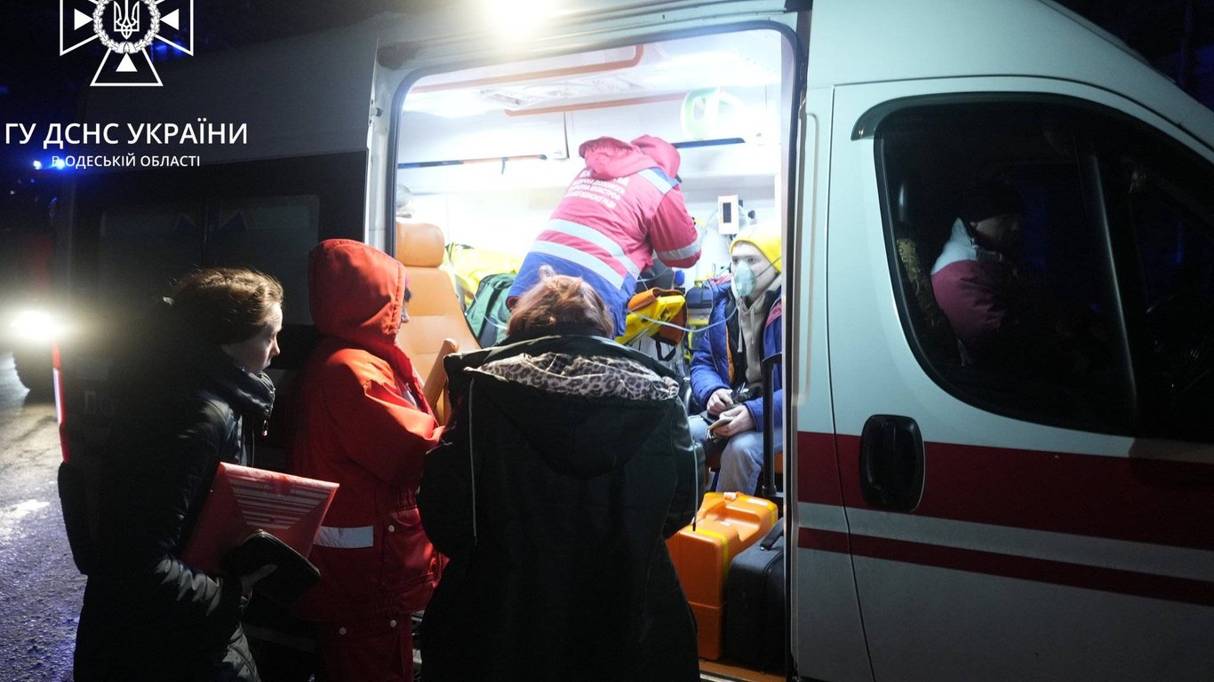 В Одессе горел хостел: с верхних этажей спасали людей