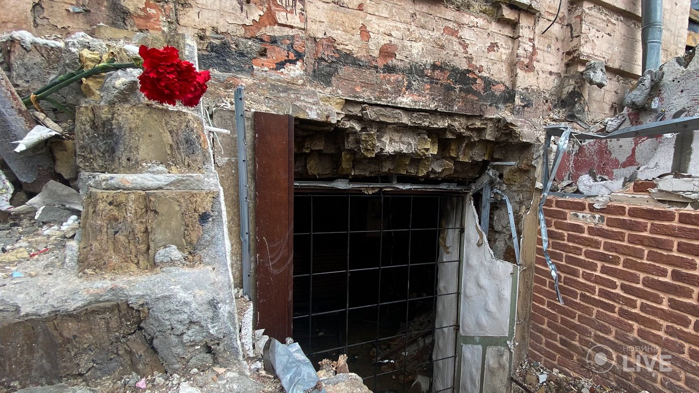 Разрушенный дом на Жилянской