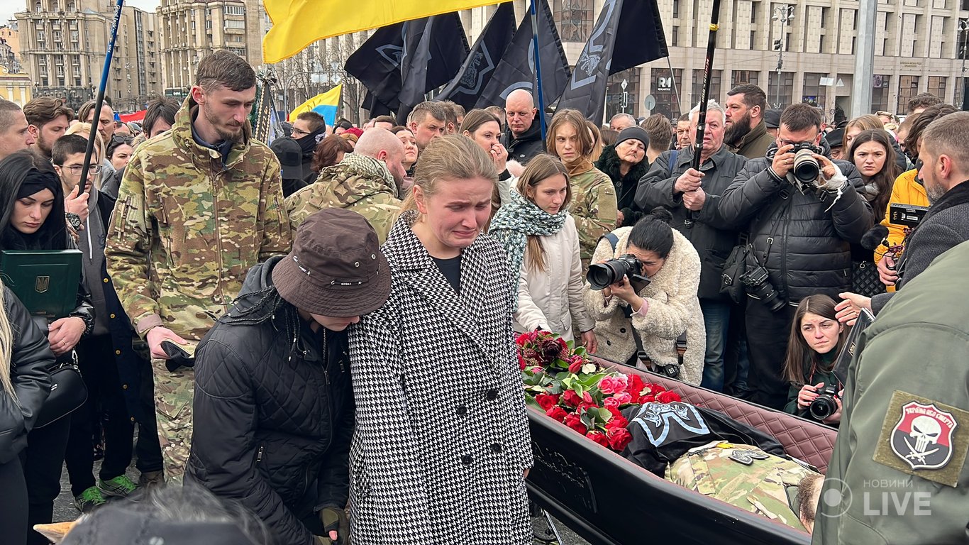 Прощання з Да Вінчі на Майдані Незалежності