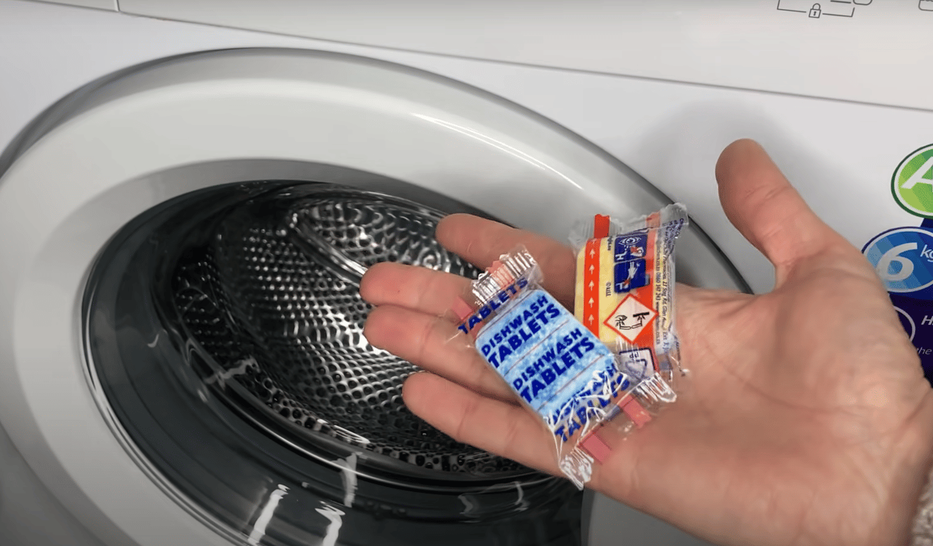 Почистить стиральную машину таблетками для посудомоечной машины. Очистить резинку у стиральной машины. Чем эффективно почистить стиральную машину. Очистить стиральную машинку от шерсти. Как почистить стиральную машину.