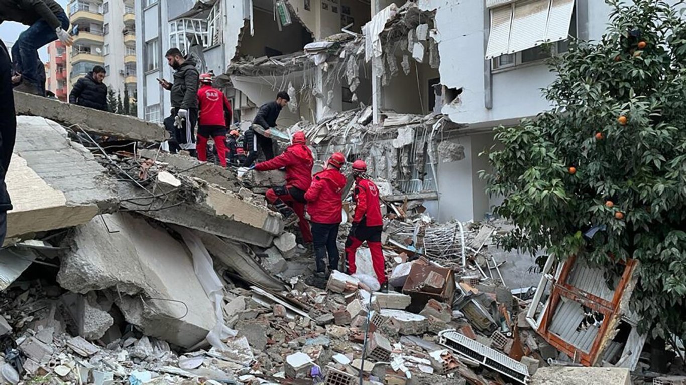 Потужні землетруси у Туреччині — загинули понад 500 людей