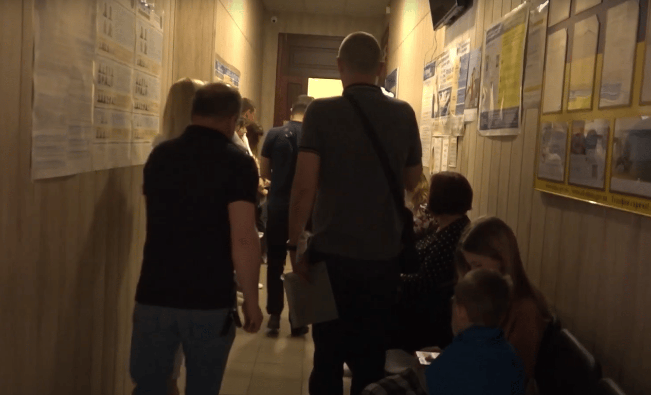 Очередь для получения паспорта в Украине