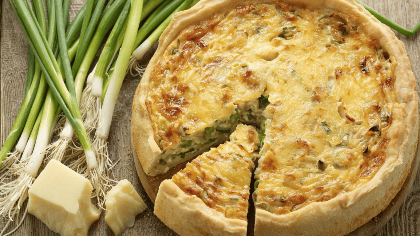 Луковый пирог с сыром