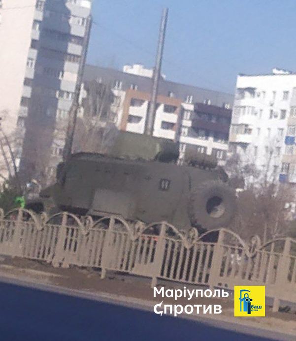 Перемещение российской техники в Мариуполе