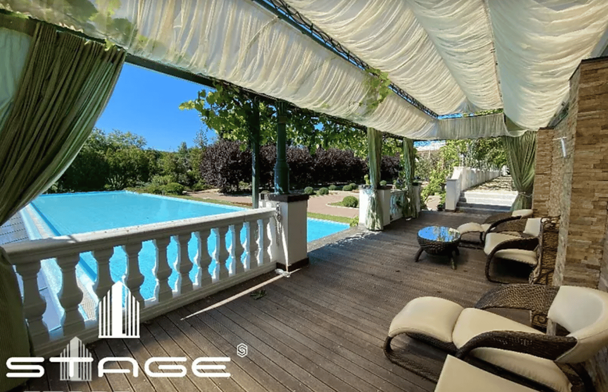 Зона відпочинку біля басейну. Фото: dom.ria