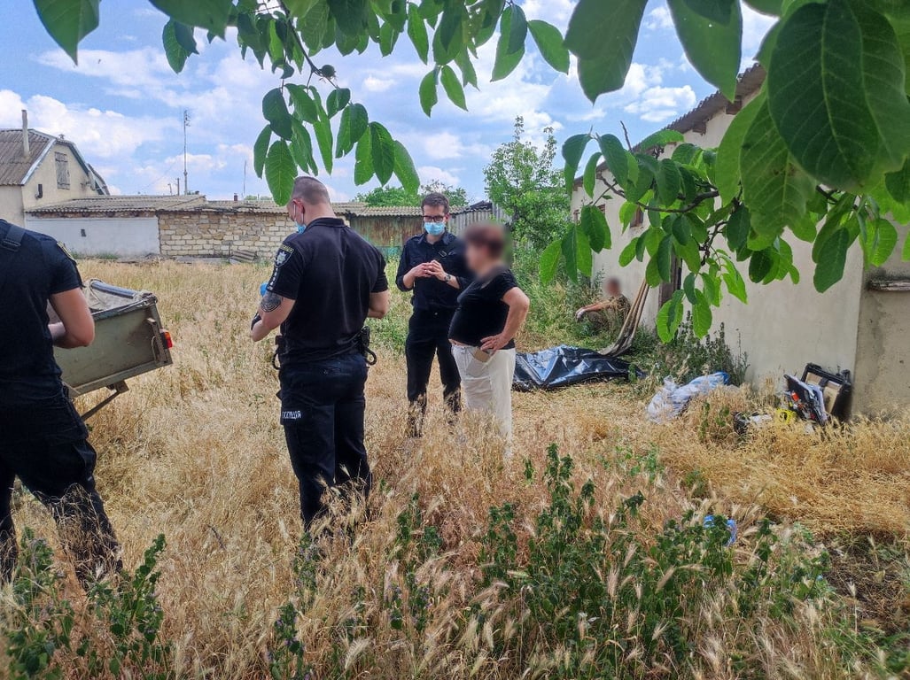 Розслідування вбивства жінки. Фото: ГУНП в Одеській області. 