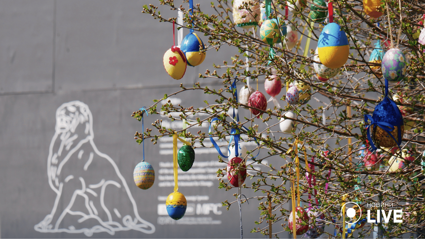 Здебільшого писанки в патріотичних тонах. 