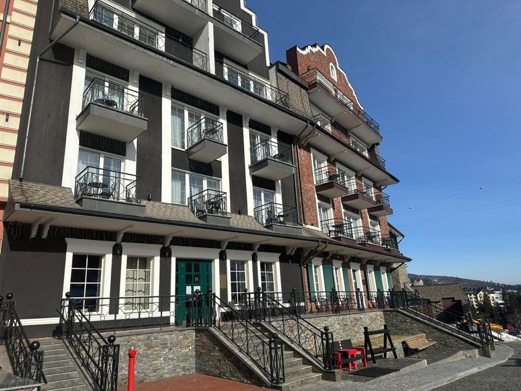 Арестованное имущество экс-руководителя охраны Януковича