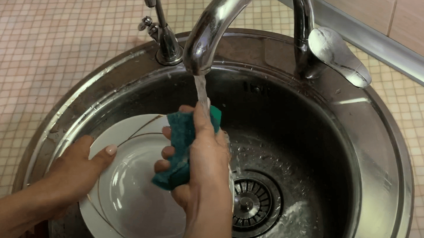 Как облегчить мытье посуды: ТОП–3 эффективных лайфхаков - 290x166