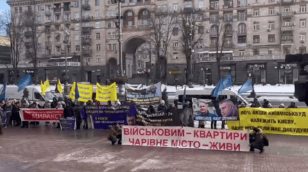 Під КМДА вийшли на протест інвестори Київміськбуду та Укрбуду - 290x166
