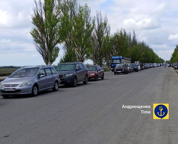 Очередь из автомобилей на границе