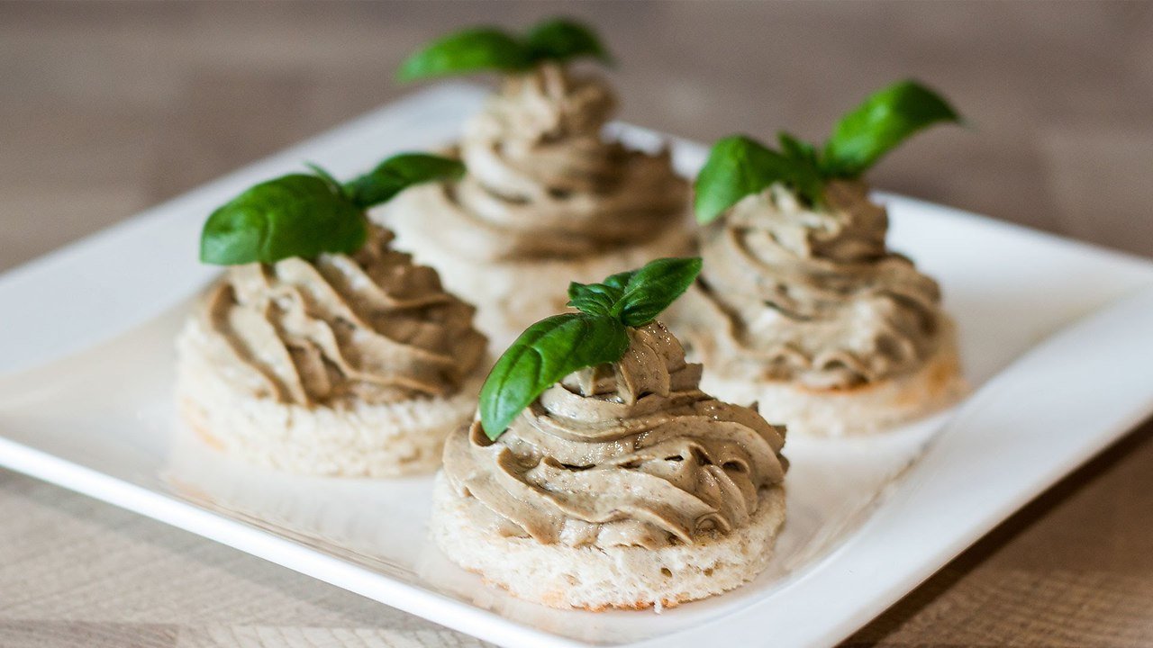 Улюблена закуска Єлизавети II — рецепт бюджетного рибного паштету