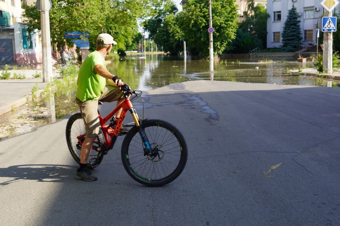 Затоплены улицы в Херсоне, 6 июня 2023г. Фото: Новости. LIVE