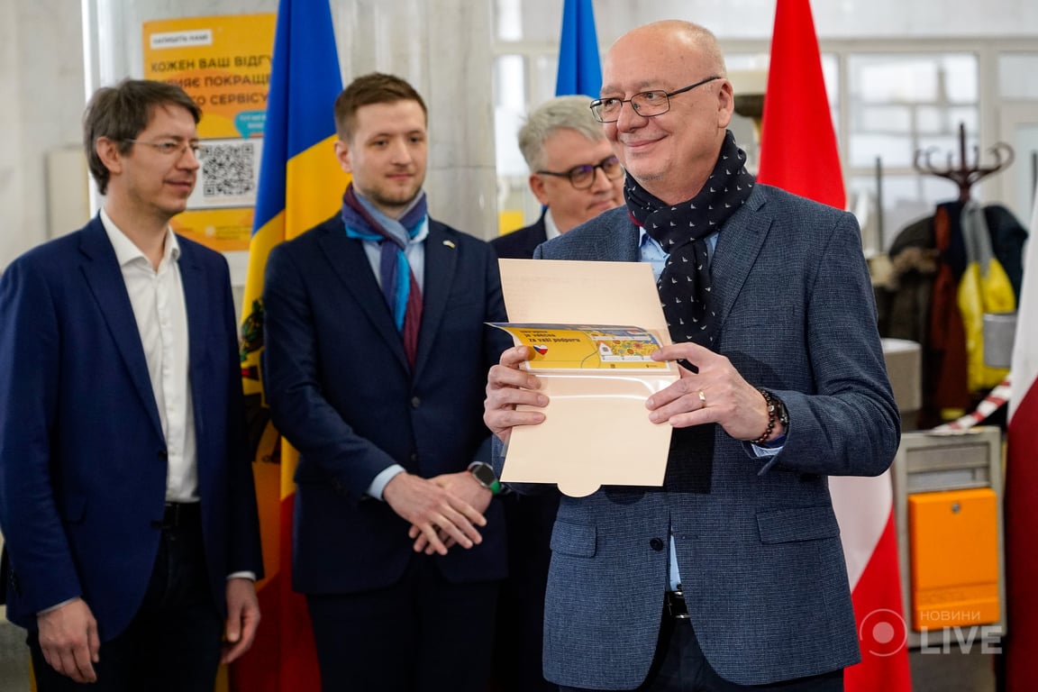 відкриття виставки іноземних поштових марок «Солідарні з Україною»