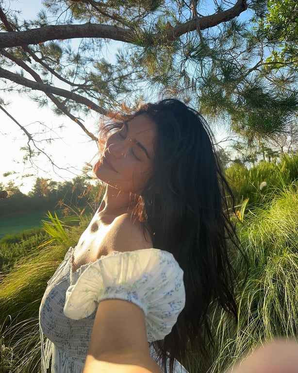 Почти два миллиона за пост: стало известно, кто из звезд зарабатывает больше всего в Instagram - фото 1