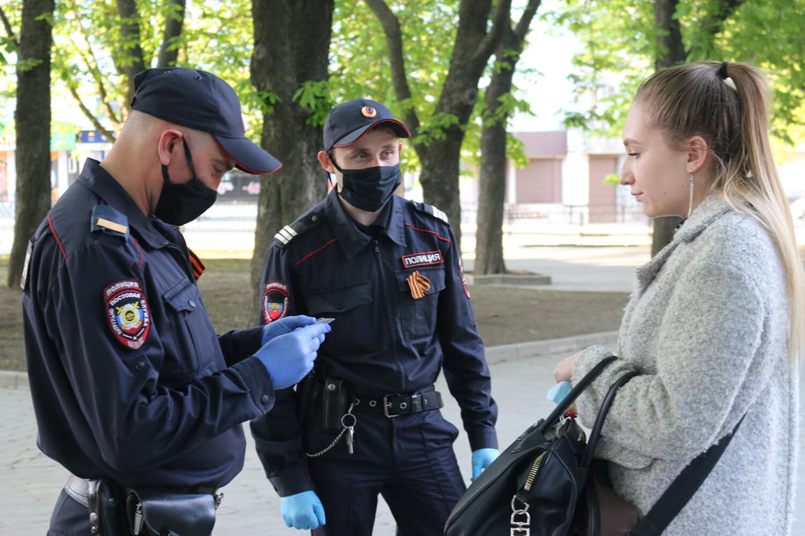 Добровільна робота в незаконних судах або поліції