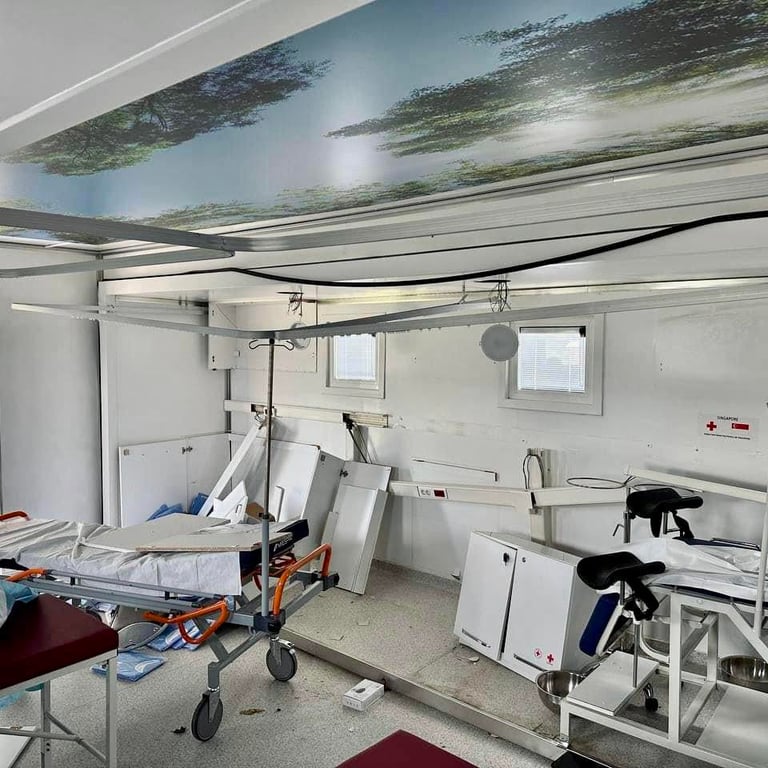 Знищений мобільний шпиталь на Миколаївщині. Фото: Червоний Хрест України