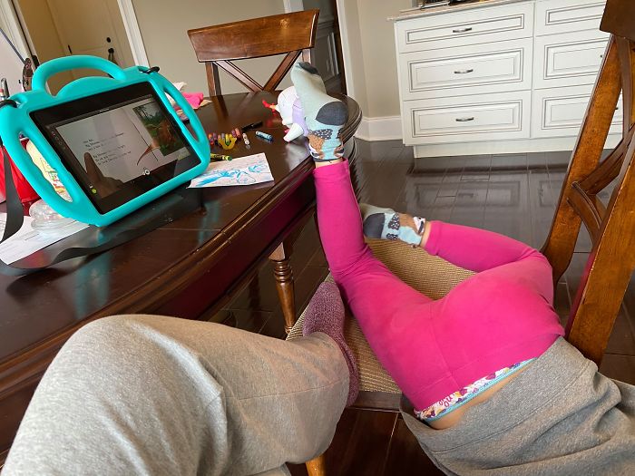 Добірка смішних фото дітей на дистанційці