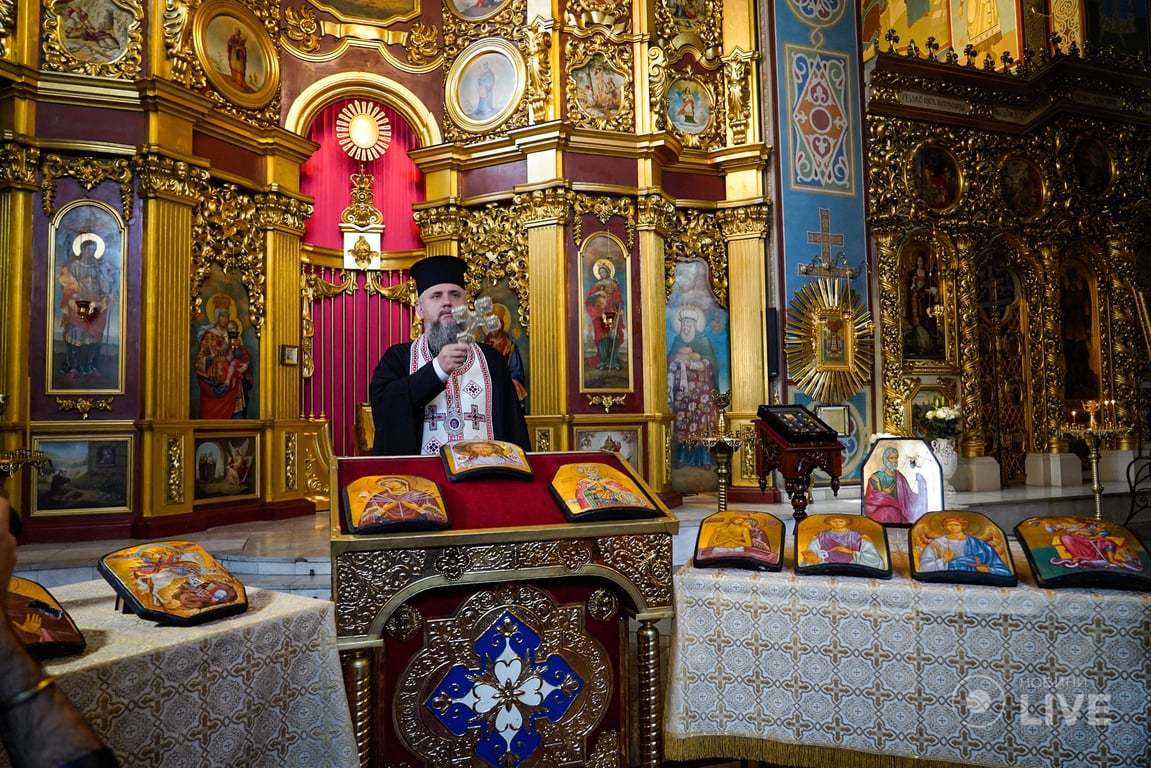 освячення ікон на бронеплитах