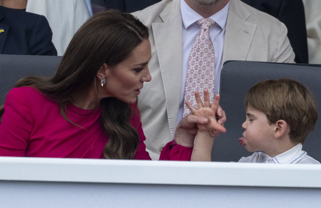 Як принц Луї став мемом: смішні фото королівського спадкоємця