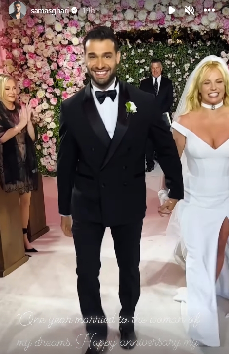 Муж Бритни Спирс поздравил ее с первой годовщиной свадьбы - фото 1