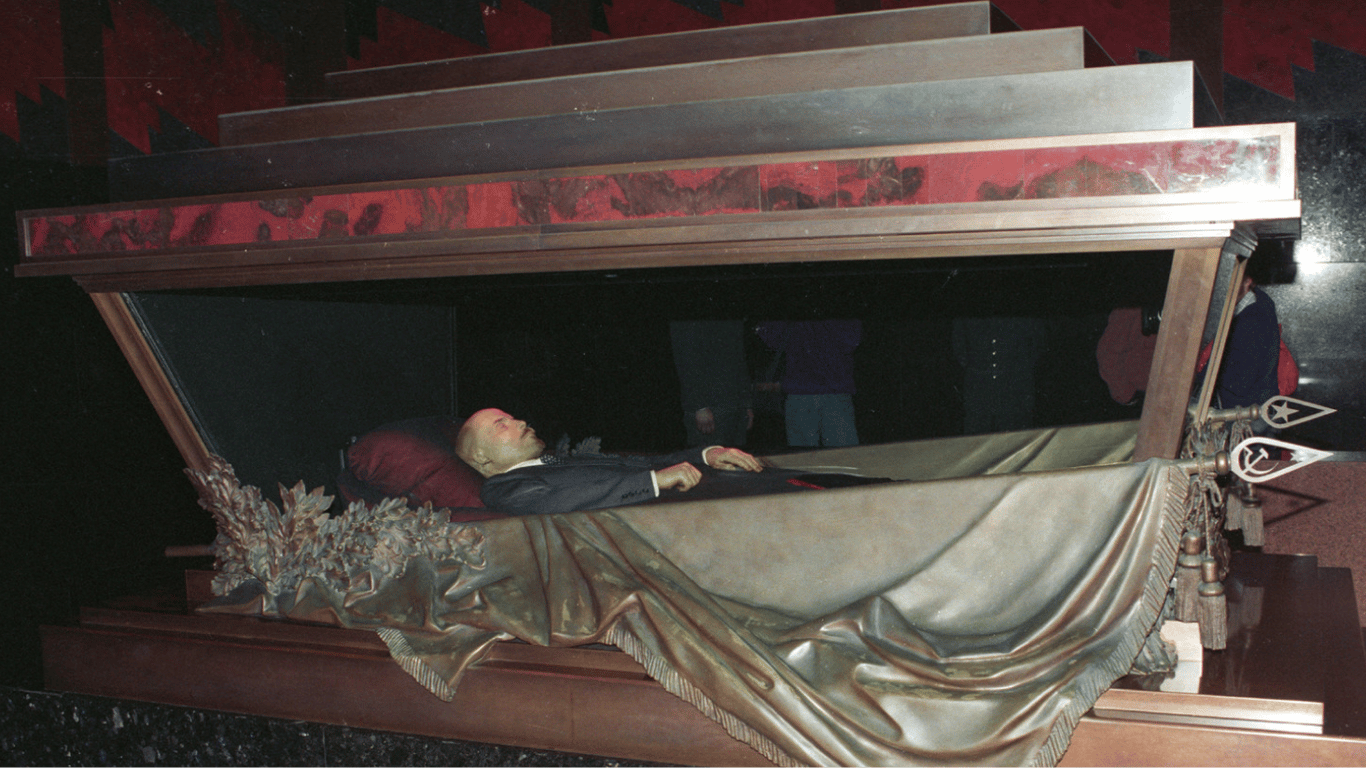 У росії чоловік хотів вкрасти тіло Леніна з мавзолею