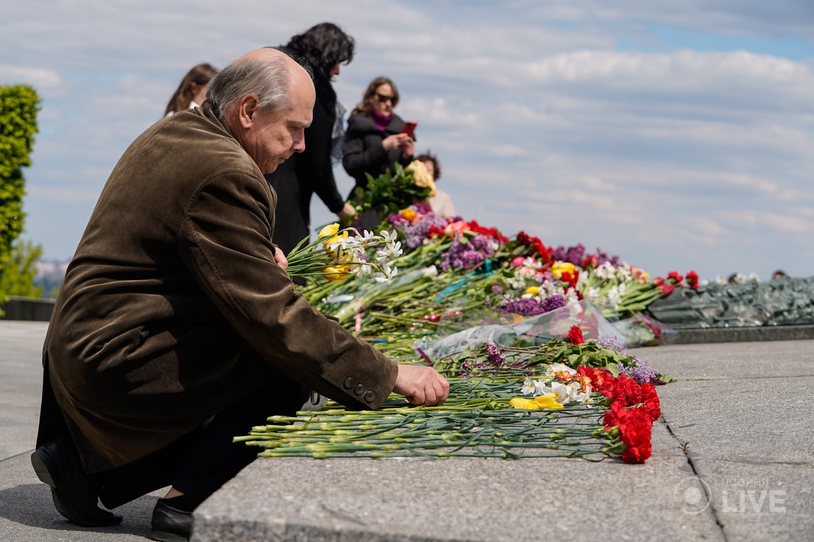 покладання квітів 9 травня в Києві