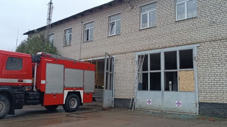 На Харківщині внаслідок ворожого обстрілу пошкоджено пожежну частину - 290x166