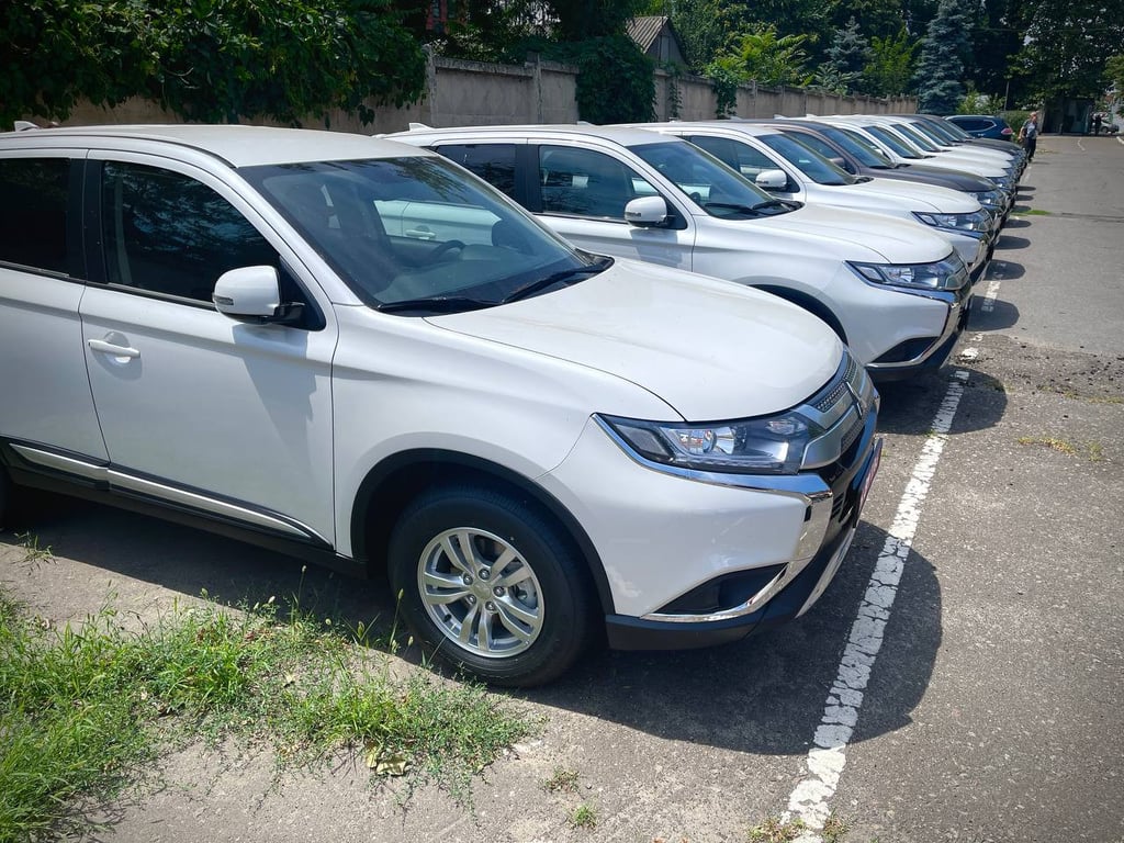 Передані авто ЗСУ. Фото: Одеська міська рада