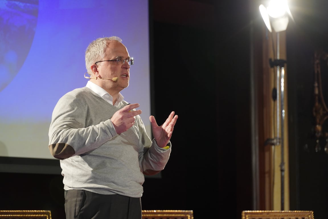 Олександр Комаров