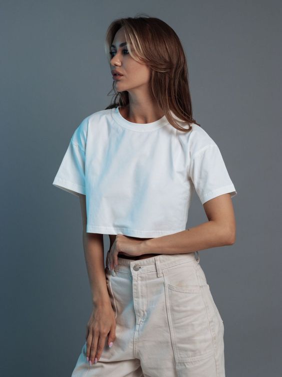 Укороченная женская футболка оверсайз