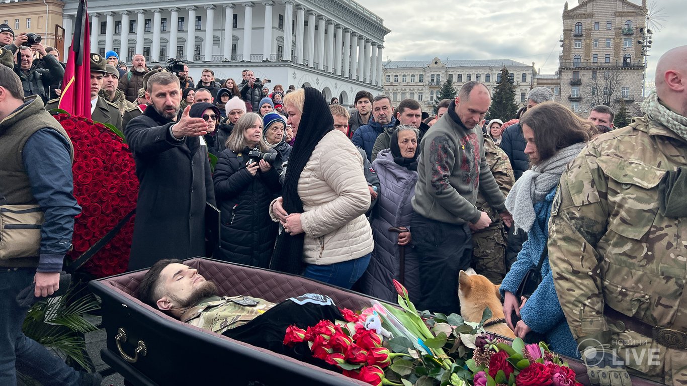 Прощання з Да Вінчі на Майдані Незалежності