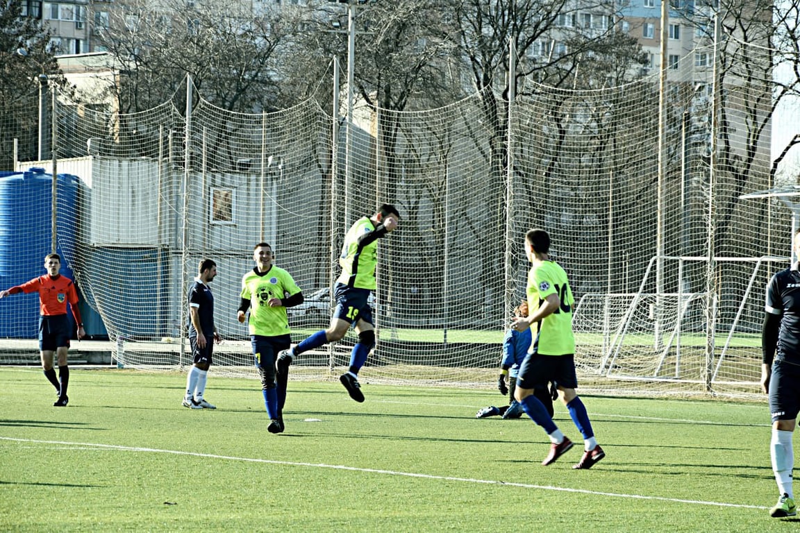 Александр Гречко празднует взятие ворот