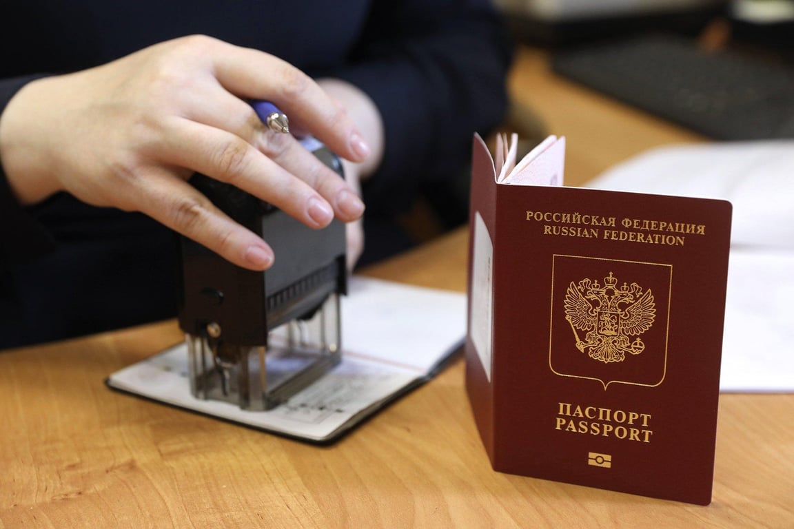 ЄС повністю заборонить туристичні візи для росіян