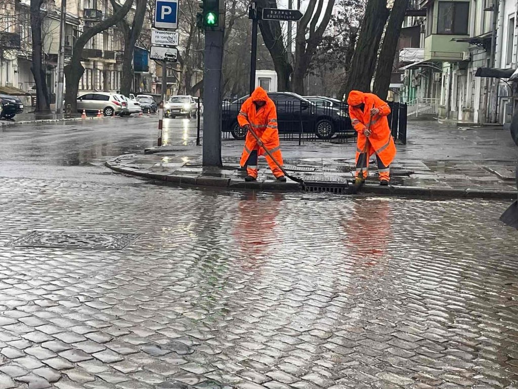 Ліквідації наслідків довготривалого дощу.