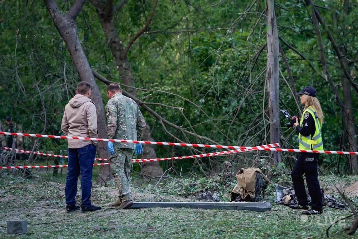 На місці падіння уламків