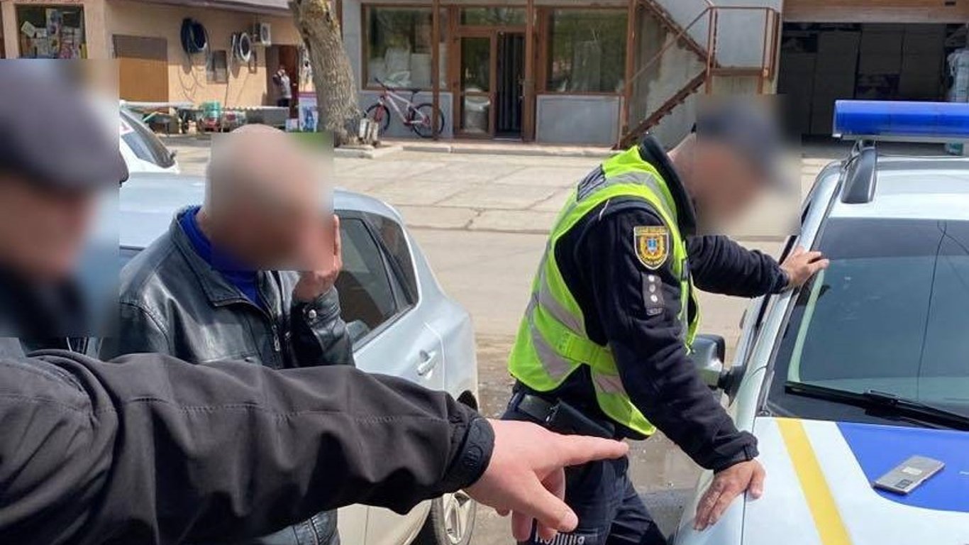 На Одещині затримали патрульного поліцейського