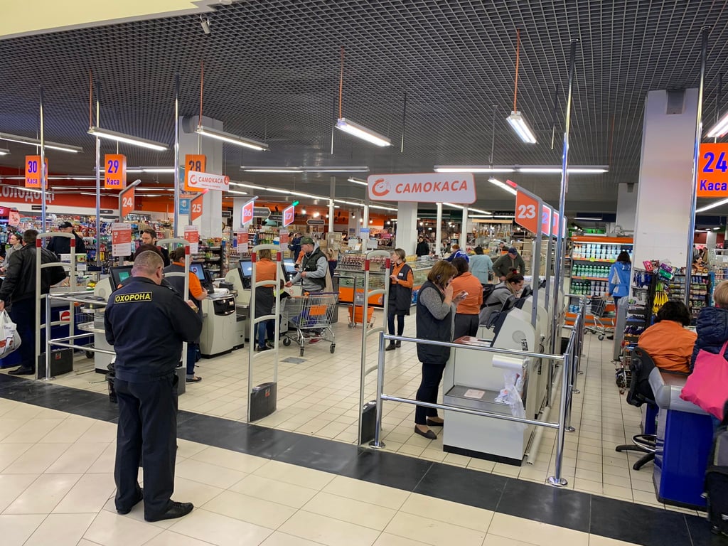 Що робити, якщо охоронець вимагає оглянути ваші речі