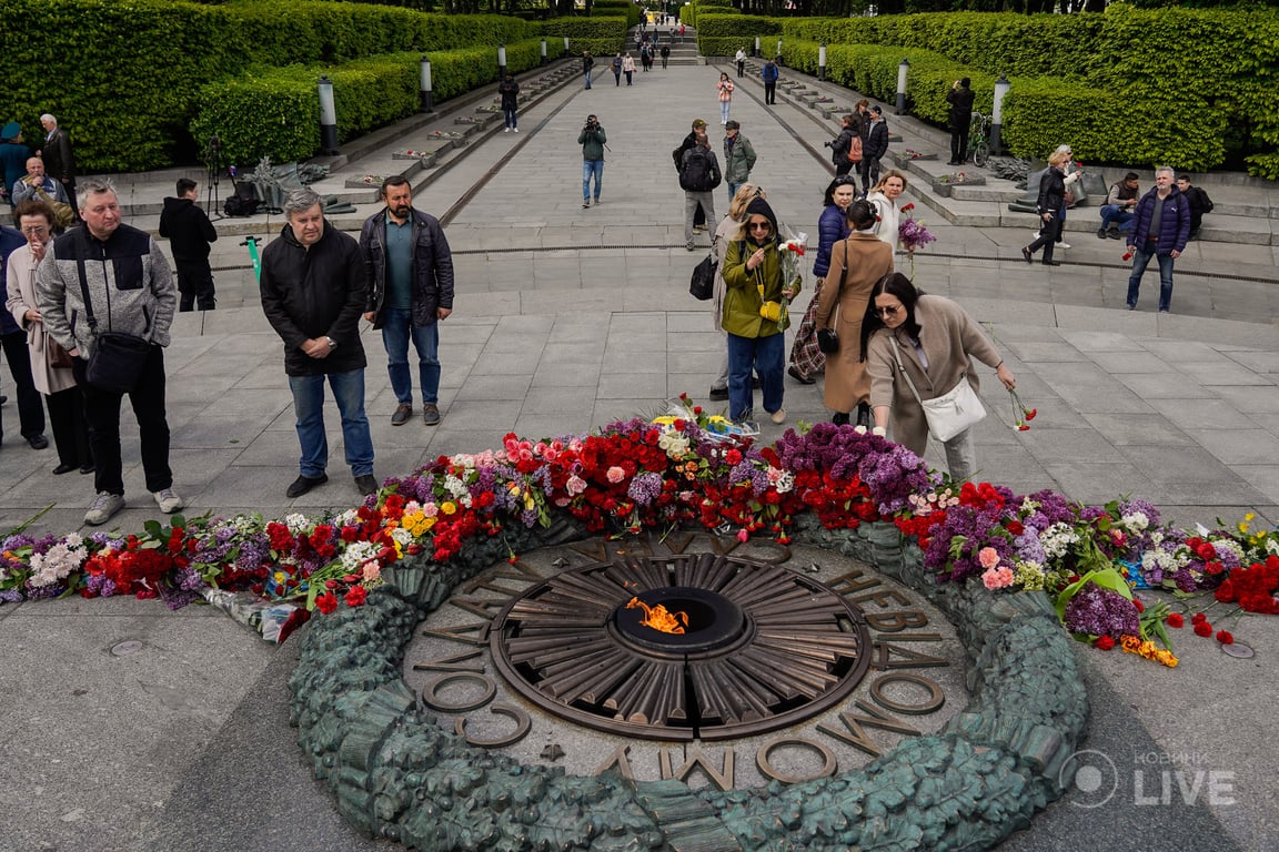 покладання квітів 9 травня в Києві