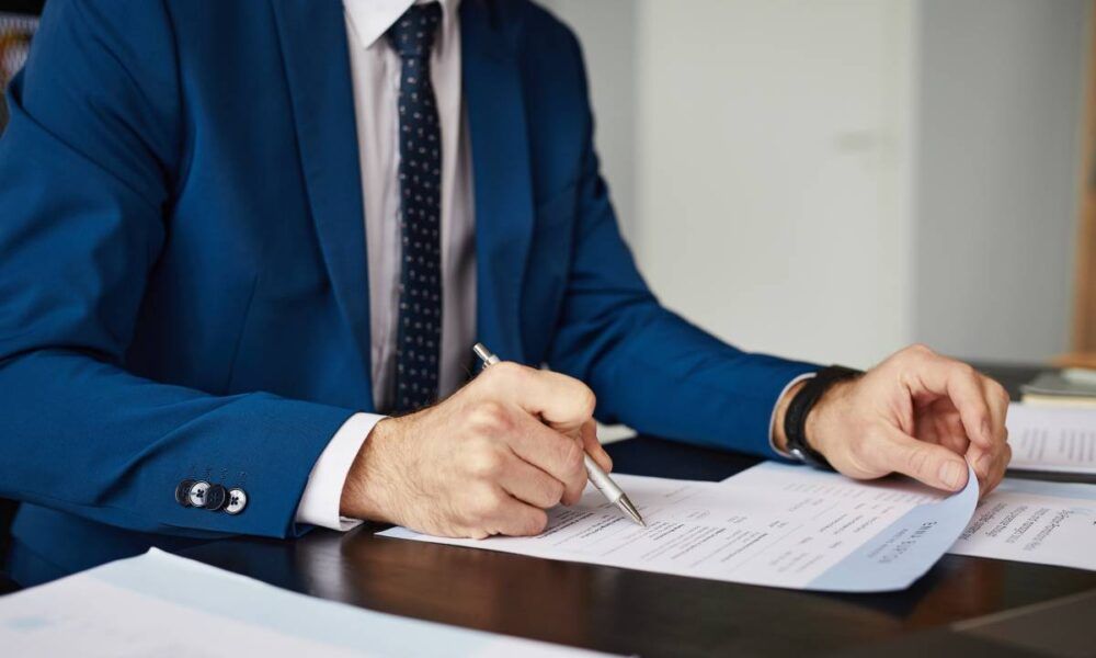 Бронирование работников — какие важные изменения начали действовать с мая