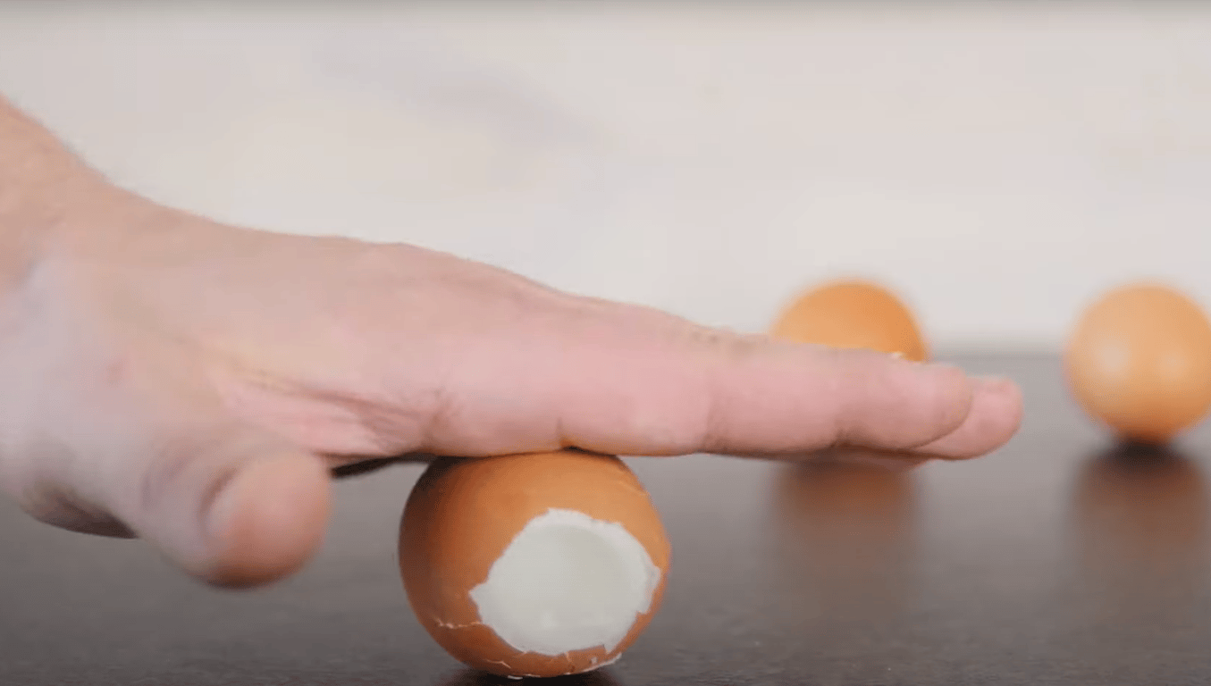 Очистка яиц столом