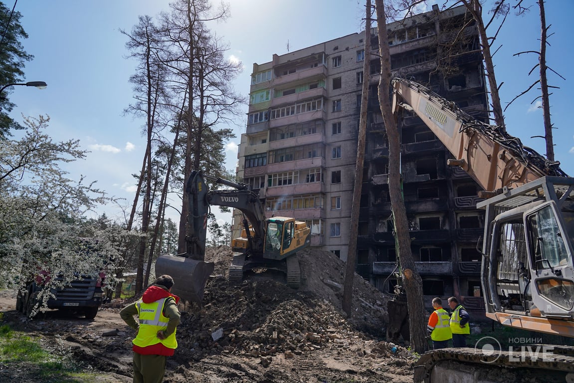 В Ирпене начался демонтаж поврежденных домов