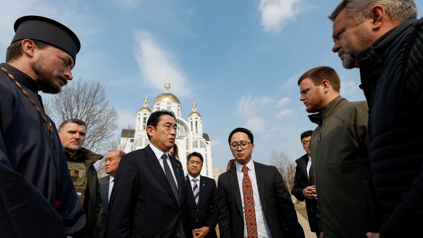 Японский премьер-министр посетил Бучу