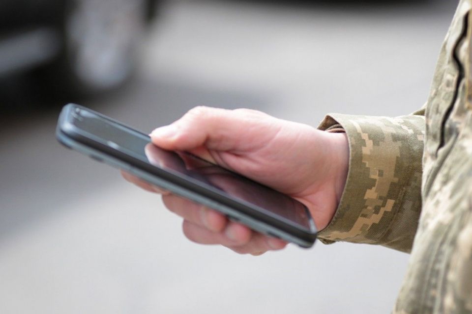 Як військовим безпечно користуватися телефоном — детальна інструкція